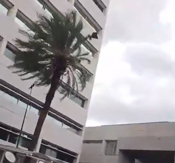 Tormenta desprende ventanal en hospital 46 del IMSS en Guadalajara; hay dos heridos Tormenta desprende ventanal en hospital 46 del IMSS en Guadalajara; hay dos heridos