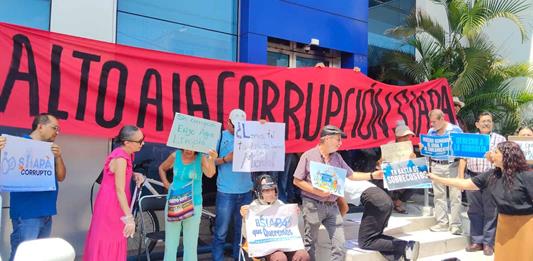 Escala protesta por agua contaminada; denuncian al SIAPA y anuncian megamarcha