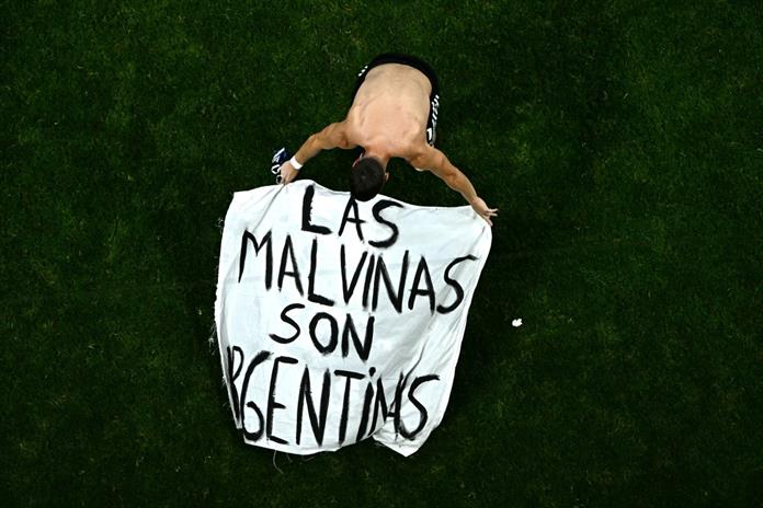 Reino Unido pide a FIFA que abra investigación sobre pancarta de Malvinas en Argentina-Inglaterra Reino Unido pide a FIFA que abra investigación sobre pancarta de Malvinas en Argentina-Inglaterra