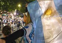 Incidentes, heridos y detenidos durante festejos por la victoria argentina ante Inglaterra Incidentes, heridos y detenidos durante festejos por la victoria argentina ante Inglaterra