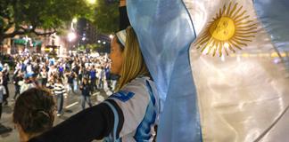 Incidentes, heridos y detenidos durante festejos por la victoria argentina ante Inglaterra Incidentes, heridos y detenidos durante festejos por la victoria argentina ante Inglaterra