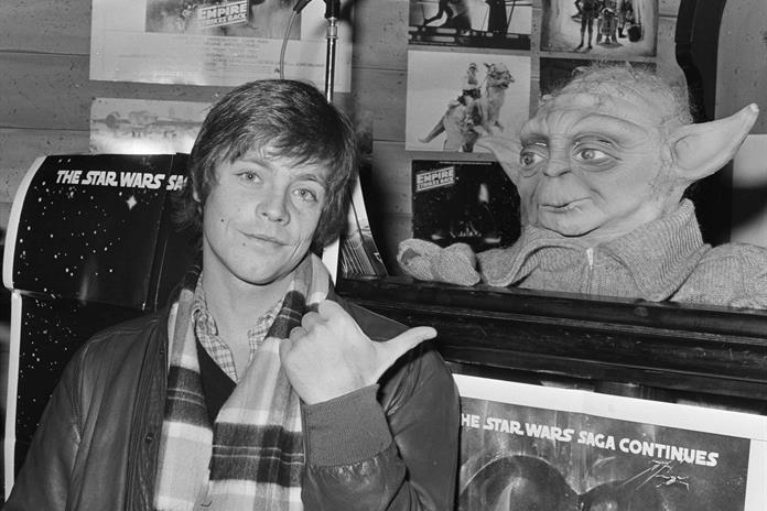 Sable de Luke Skywalker en The Empire Strikes Back, vendido por 3,75 millones de dólares Sable de Luke Skywalker en The Empire Strikes Back, vendido por 3,75 millones de dólares