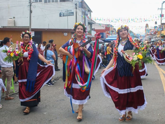Paracho celebra 51 años de un festival donde la guitarra une tradición y nuevas generaciones Paracho celebra 51 años de un festival donde la guitarra une tradición y nuevas generaciones
