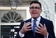 Donald Trump conversa con primer ministro Andy Burnham sobre petróleo y defensa Donald Trump conversa con primer ministro Andy Burnham sobre petróleo y defensa