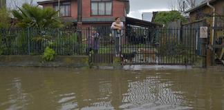 Fuerte temporal en Chile deja cinco muertos y casi 100.000 personas aisladas Fuerte temporal en Chile deja cinco muertos y casi 100.000 personas aisladas