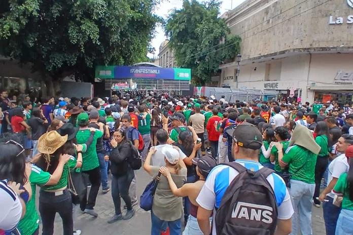 España-Argentina reunió a más de 30 mil personas en Plaza de la Liberación España-Argentina reunió a más de 30 mil personas en Plaza de la Liberación