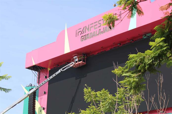 Desmantelan Fan Fest en Guadalajara: Comerciantes locales se alivian Desmantelan Fan Fest en Guadalajara: Comerciantes locales se alivian