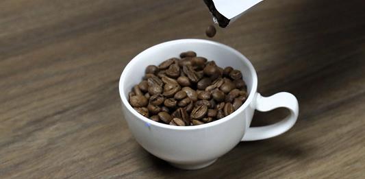 ¿Cuánto café es saludable tomar al día?
