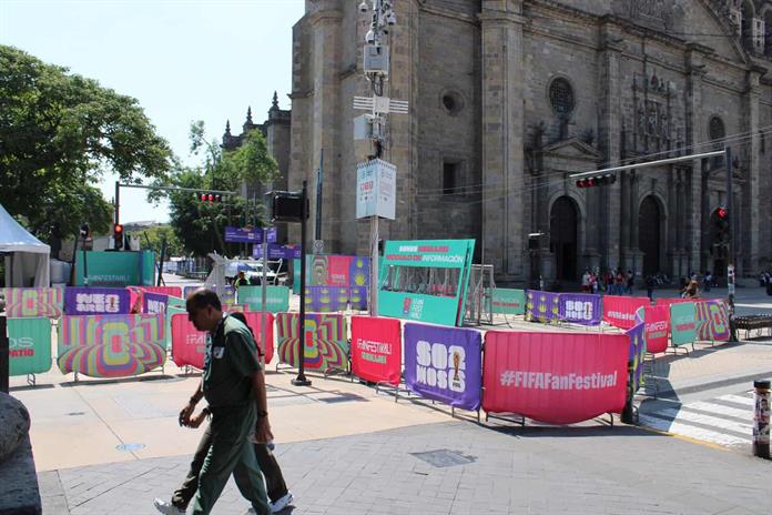 Avanza desmantelamiento del Fan Fest, pero persisten bloqueos y molestias en el centro tapatío Avanza desmantelamiento del Fan Fest, pero persisten bloqueos y molestias en el centro tapatío