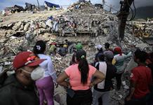 En un paraíso costero de Venezuela, la chatarra ayuda a sobrevivir tras terremotos En un paraíso costero de Venezuela, la chatarra ayuda a sobrevivir tras terremotos