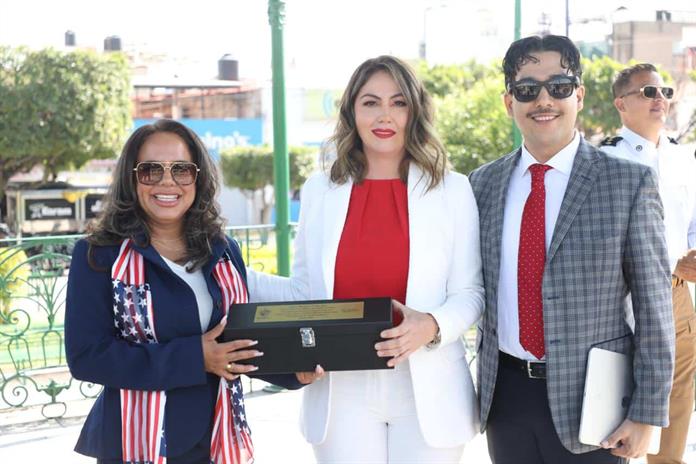 Gobierno de Ocotlán entrega llaves de la Ciudad a Comitiva de la ciudad hermana de Oxnard Gobierno de Ocotlán entrega llaves de la Ciudad a Comitiva de la ciudad hermana de Oxnard