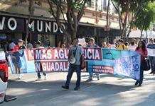 Marchan en Guadalajara para exigir freno al cobro y privatización del agua