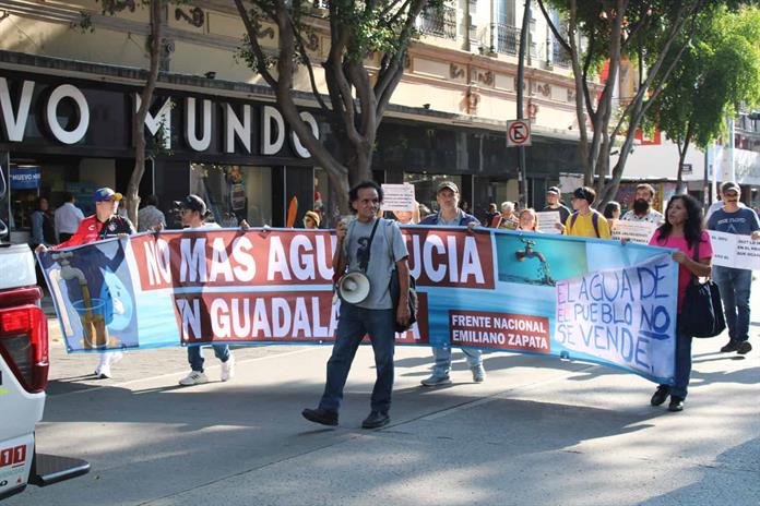 Marchan en Guadalajara para exigir freno al cobro y privatización del agua Marchan en Guadalajara para exigir freno al cobro y privatización del agua