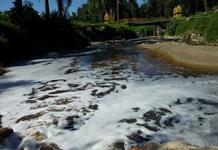 Denuncian que basureros contaminan río Milpillas en Zapopan