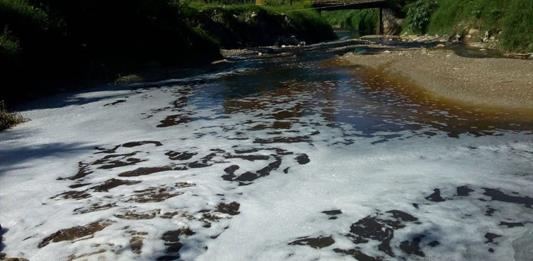 Denuncian que basureros contaminan río Milpillas en Zapopan