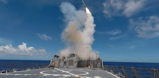 EEUU lanza masivo ataque con misiles contra objetivos en Siria