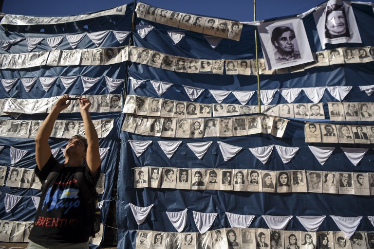 Las Madres de Plaza de Mayo, símbolo de lucha y resistencia en la última dictadura (1976/1983) celebraron este domingo sus 40 años