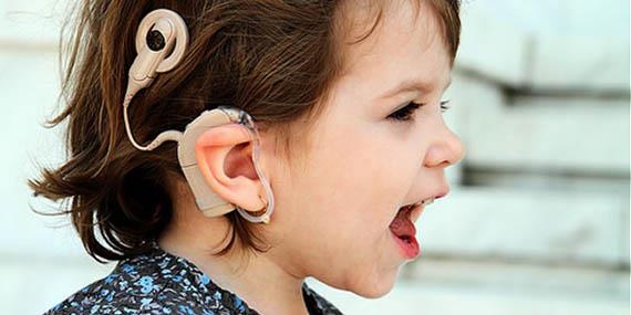 Realizan la entrega de diez aparatos auditivos para personas con  discapacidad auditiva en El Grullo
