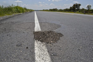 Daños en tramo recién arreglado en carretera Lagos-Unión