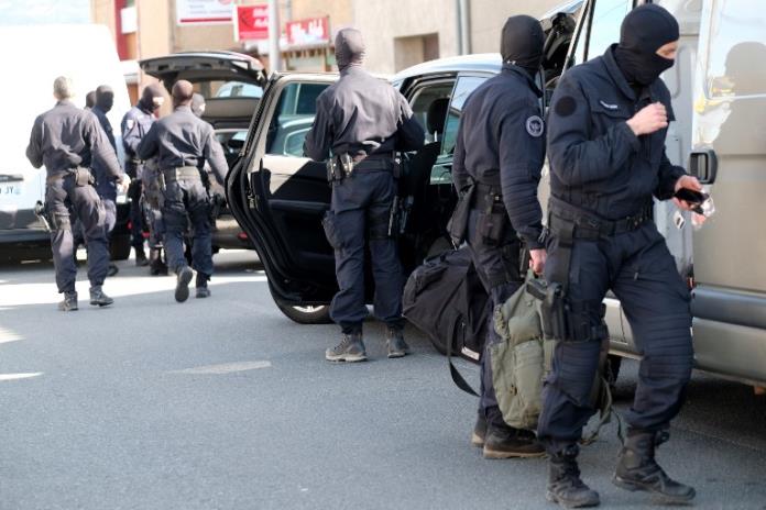 Macron: atentado islamista en Francia causó 16 heridos, dos graves