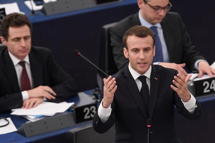 Macron pide que la regulación de la inteligencia artificial no sea punitiva