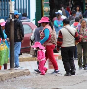 Madres trabajadoras en México, entre barreras laborales y sobrecarga de tareas de cuidado