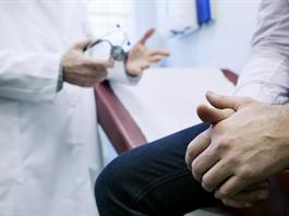 Especialistas llaman a vencer el miedo al examen prostático: puede salvar vidas Especialistas llaman a vencer el miedo al examen prostático: puede salvar vidas