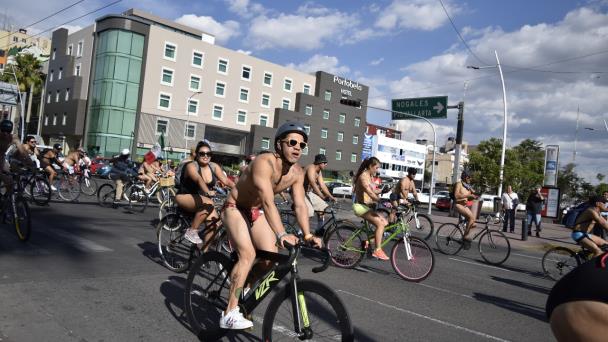 Galer A As Fue El World Naked Bike Ride Guadalajara