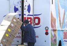 La empresa Bimbo se compromete a eliminar colorantes artificiales en productos para 2026