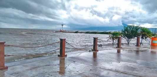 Lago de Chapala no genera afectaciones en viviendas, sólo en cultivos de invasores