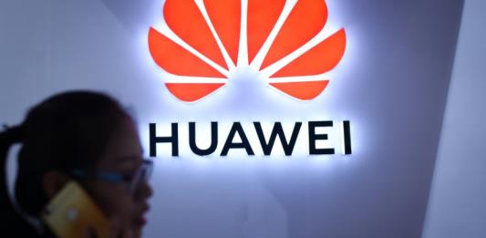 Arrestan en Canadá a directora financiera de Huawei