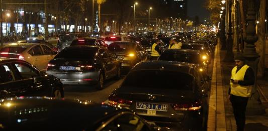 La huelga de taxis españoles contra los vehículos de transporte con conductor se expande a Madrid