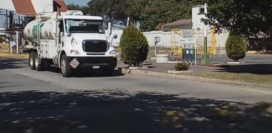 Abasto de gasolina se atora en la terminal Satélite por falta de islas de descarga