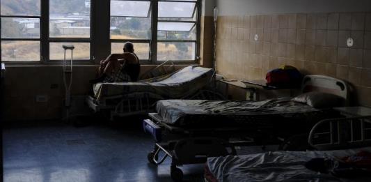 Más de 10 mil pacientes renales peligran tras tercer día de apagón en Venezuela, según ONG