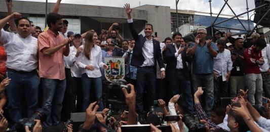 Guaidó convoca a reunión con sindicatos mañana y a manifestaciones el sábado
