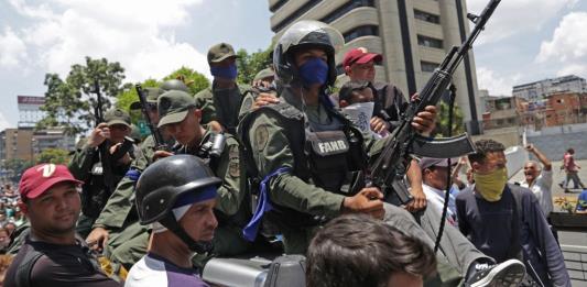 Militares se rebelan contra Maduro y Guaidó llama a toda la Fuerza Armada a sumarse