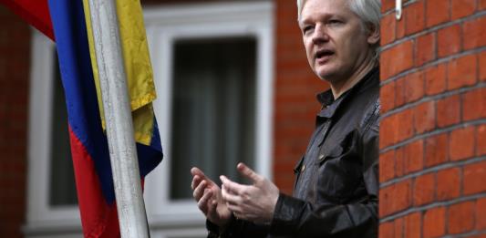 Ecuador revoca asilo y nacionalidad a Assange fundador de WikiLeaks