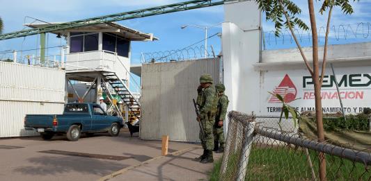 Gobierno de México sanciona a dos altos mandos de Pemex en gestión de EPN