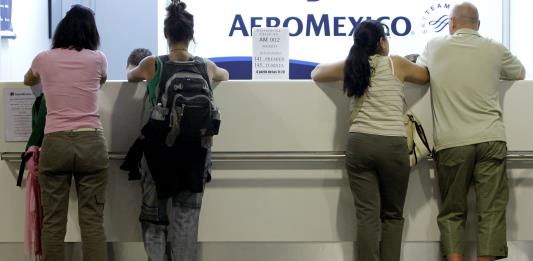 Secretaria de Medioambiente de México renuncia por causar retraso en un avión