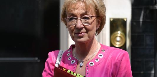Dimite ministra británica encargada de relaciones con el Parlamento, Andrea Leadsom