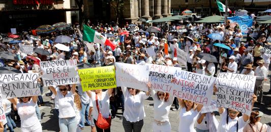 Miles de personas protestan en Ciudad de México contra López Obrador