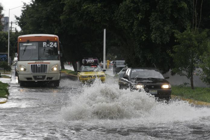 López Mateos a la altura de Plaza de Sol registra 50 inundaciones en 10 años