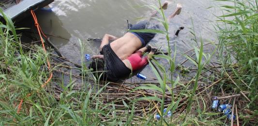 Foto de padre e hija ahogados refleja desesperación de migrantes, dice autor