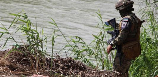 El Salvador coordina con México repatriación de padre e hija muertos en río