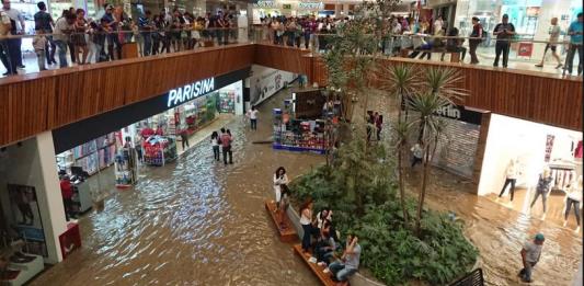 Plaza Patria vuelve a padecer los estragos de la lluvia