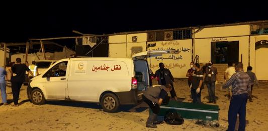 Al menos 40 muertos en ataque a centro de migrantes en Libia