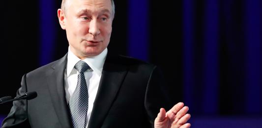Putin ratifica la salida de Rusia del tratado de desarme nuclear INF