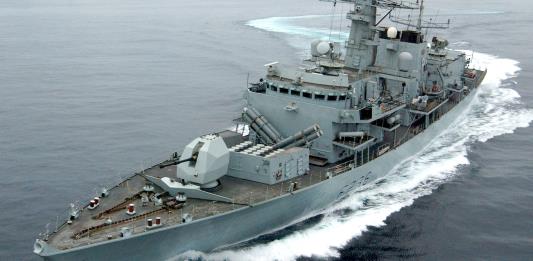 Reino Unido acusa a buques iraníes de intentar bloquear un petrolero en el Golfo