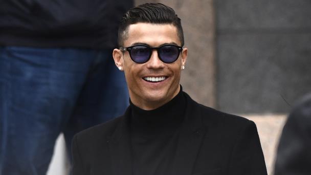 “Bem-vindo Ronaldo!”, a lenda portuguesa revoluciona Teher
