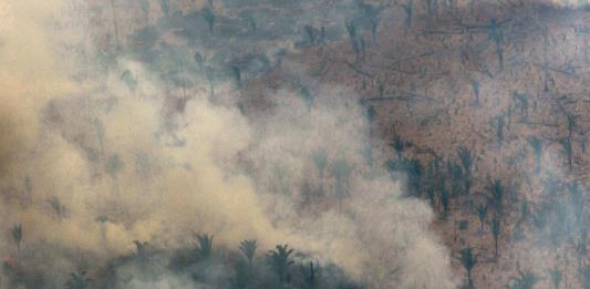 El fuego avanza en la Amazonía pese al despliegue de aviones y soldados